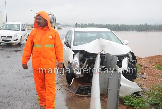 Car crashes in Netravathi bridge 1